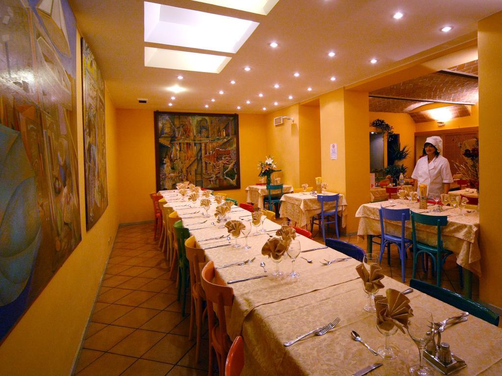 Albergo Ristorante Corsini Pavullo nel Frignano Luaran gambar