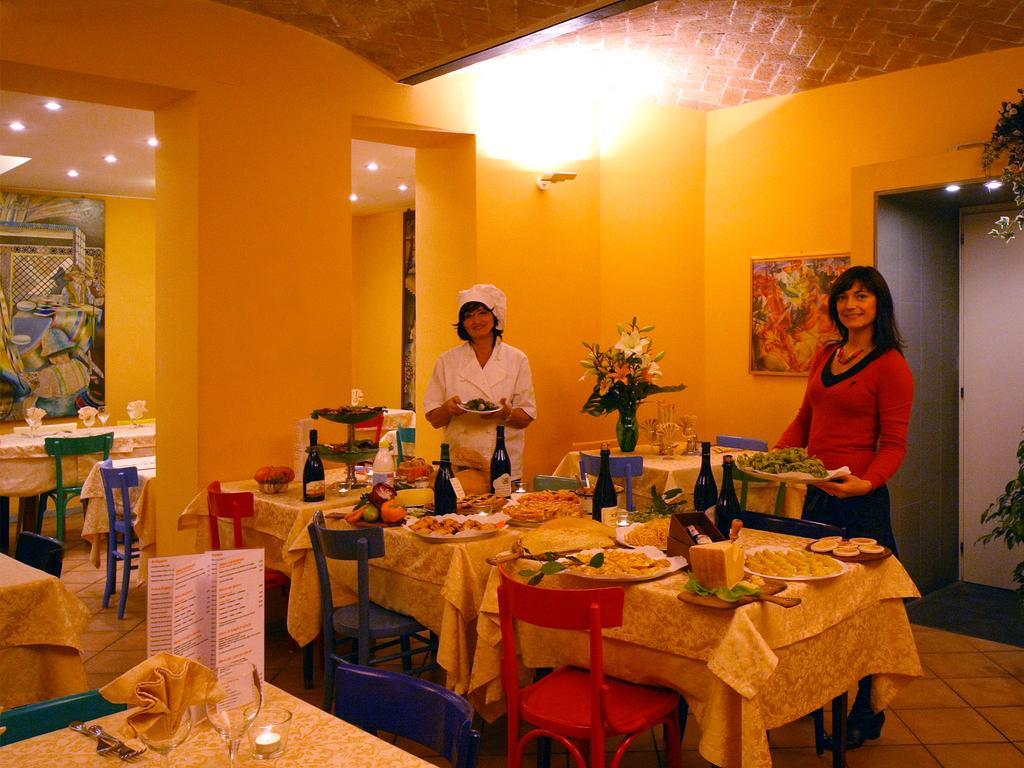 Albergo Ristorante Corsini Pavullo nel Frignano Luaran gambar