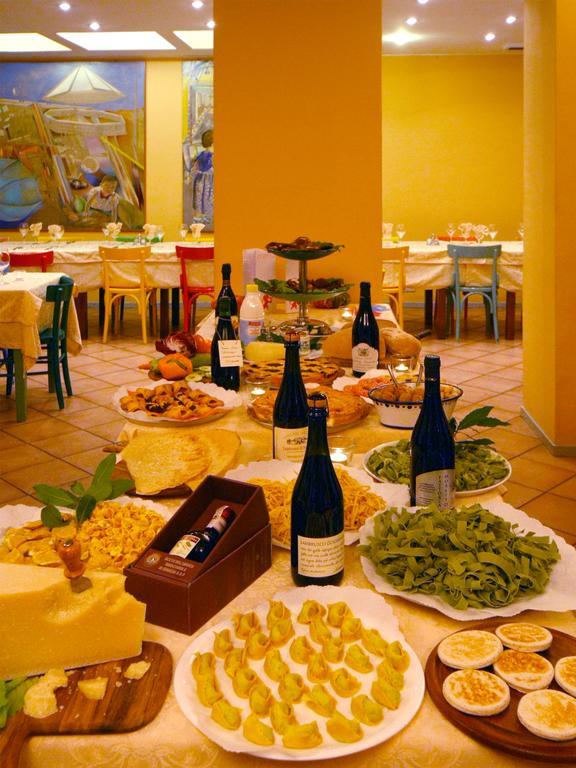 Albergo Ristorante Corsini Pavullo nel Frignano Luaran gambar