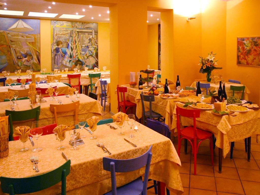 Albergo Ristorante Corsini Pavullo nel Frignano Luaran gambar